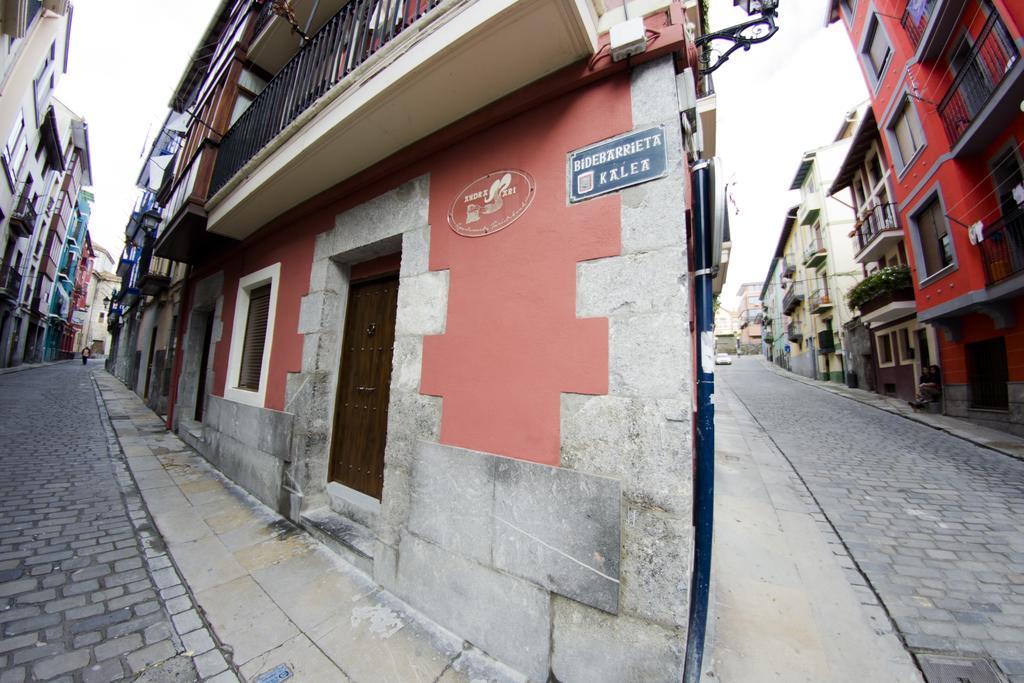 Andra Mari Apartamentu Turistikoak Bermeo Ruang foto